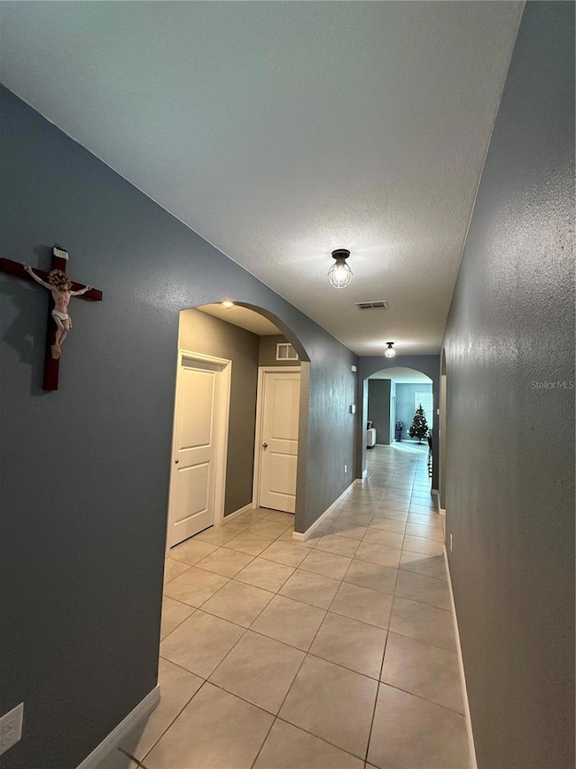 33318 Hamilton Hill Ln, Wesley Chapel, FL 33545 - photo 5