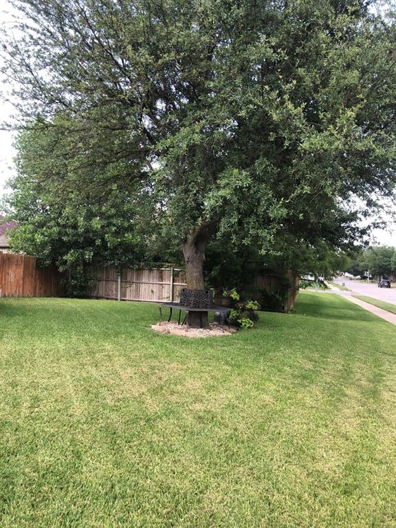 8305 Crystal Ln, North Richland Hills, TX 76182 - photo 4