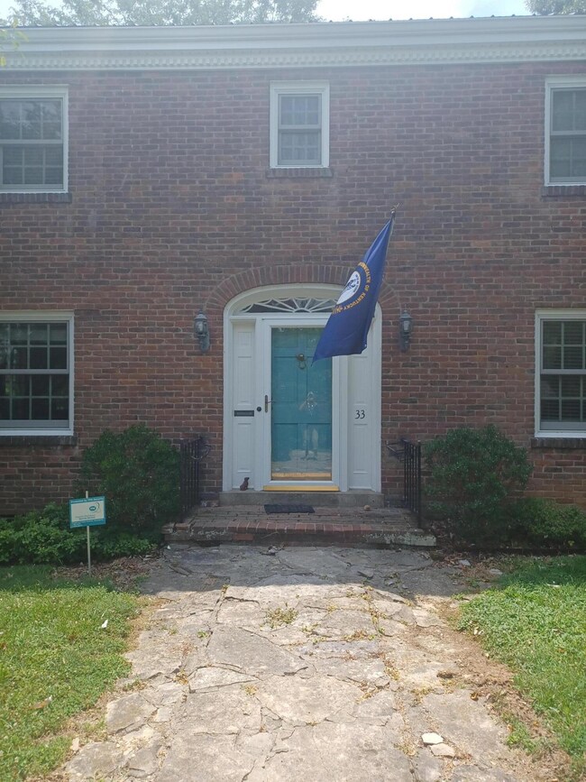 33 Graham Ave, Frankfort, KY 40601 - photo 2