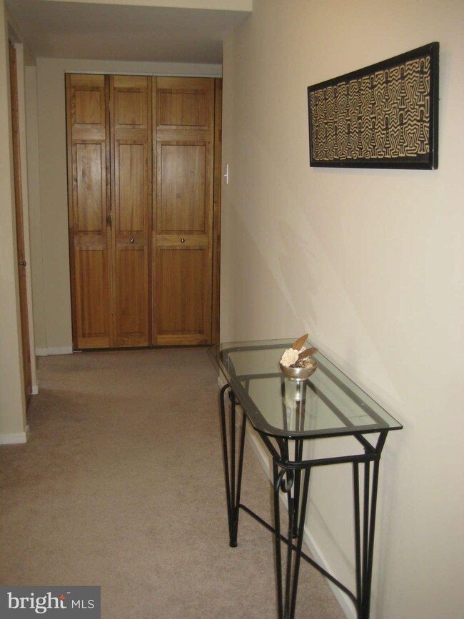 1668 Parkcrest Cir unit 201, Reston, VA 20190 - photo 3