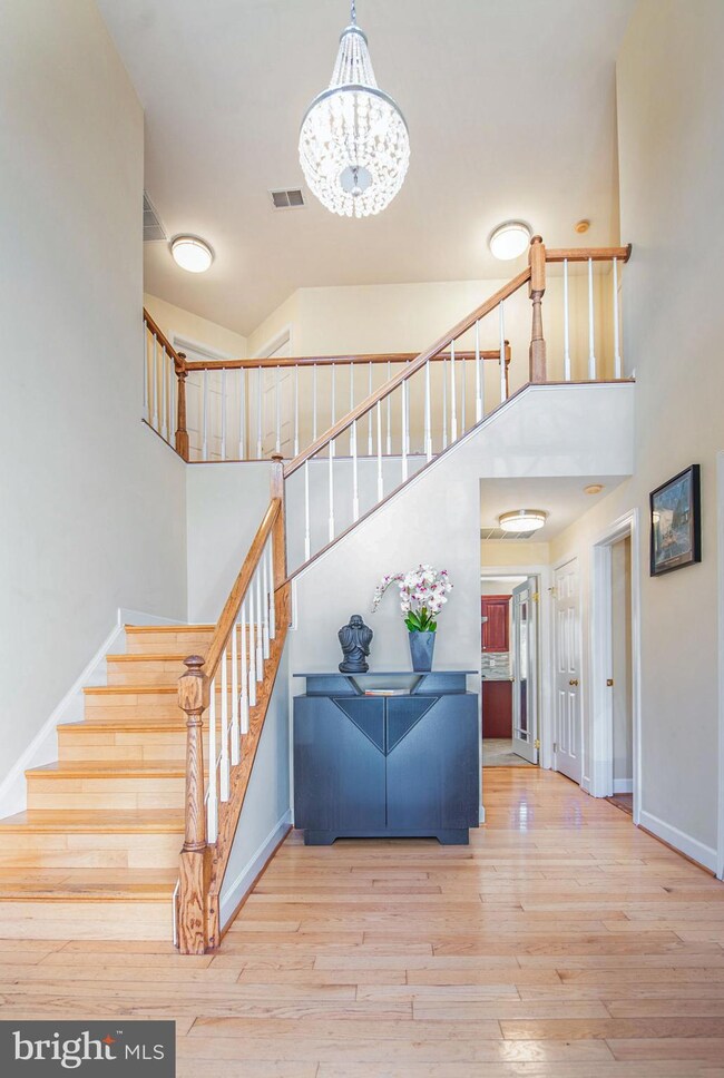 13189 Ashvale Dr, Fairfax, VA 22033 - photo 2