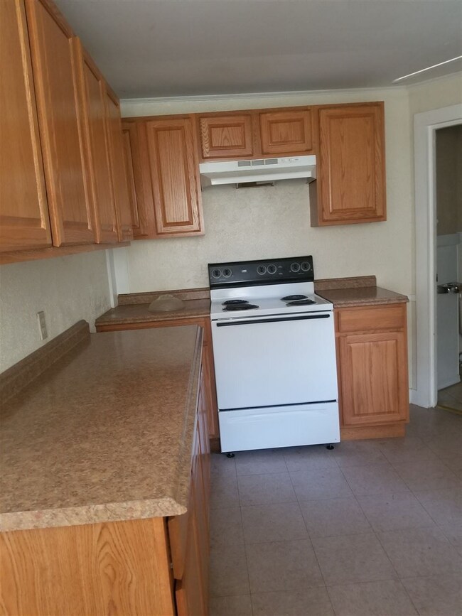 42 Elm St, Milford, NH 03055 - photo 3