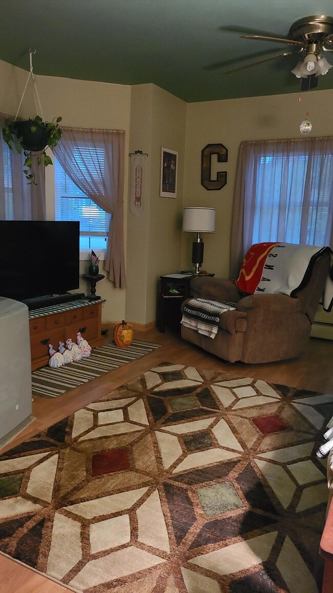 MainFloorLivingRoom<|><|>