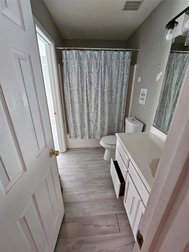 Full bathroom featuring toilet, shower / tub combo