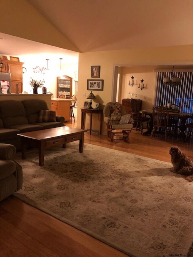 8 Garnet Ln, Schenectady, NY 12302 - photo 5