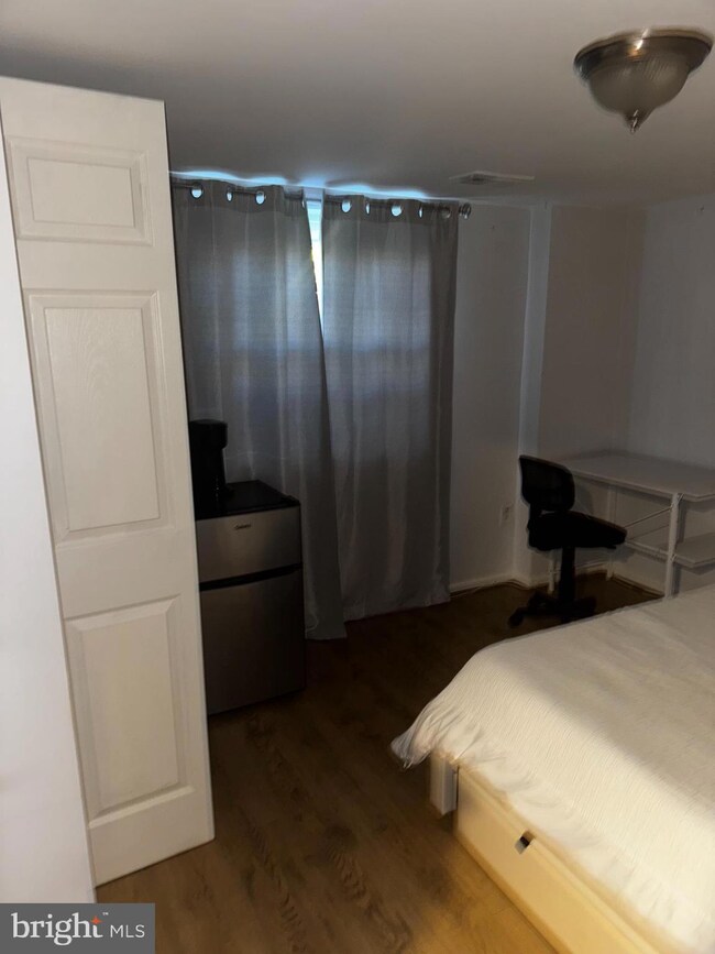 8259 Cedar Landing Ct, Alexandria, VA 22306 - photo 6