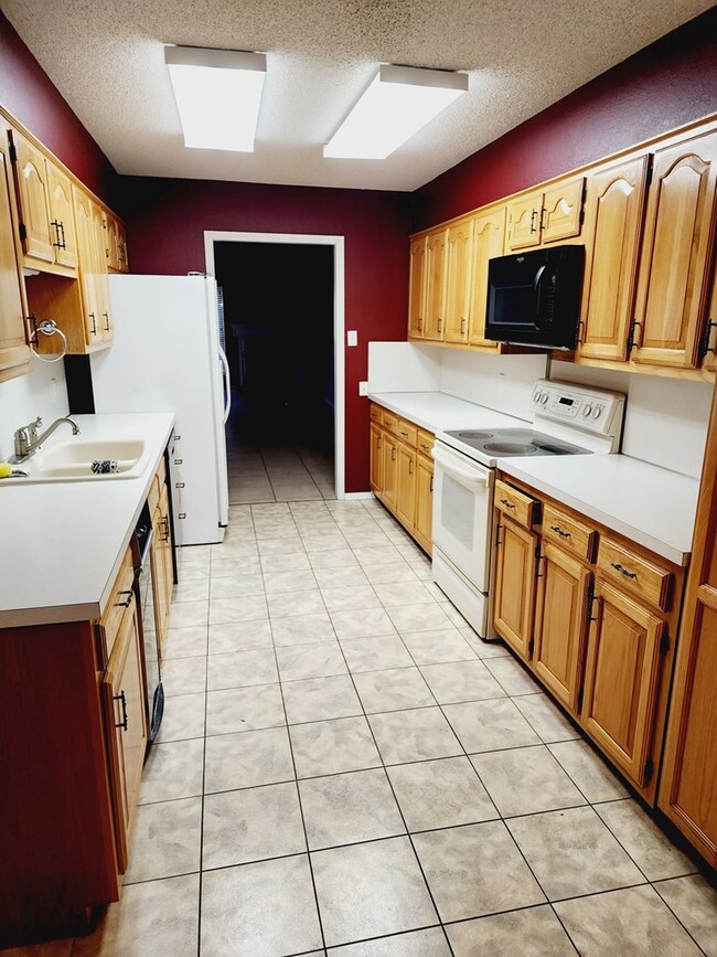 5221 Fairway Dr, San Angelo, TX 76904 - photo 2