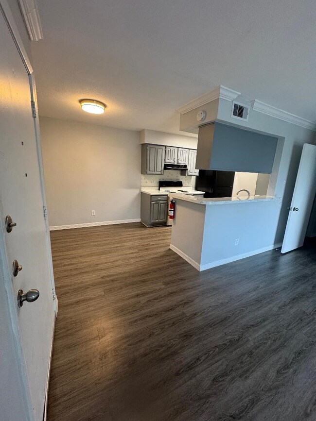 4747 Allendale Rd unit 24, Houston, TX 77017 - photo 3