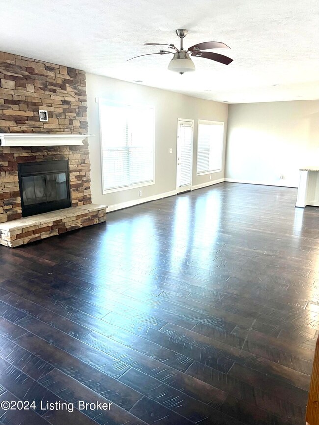 11701 English Meadow Dr, Louisville, KY 40229 - photo 5