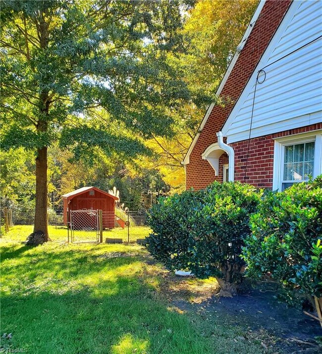 909 Sunset Ave, Asheboro, NC 27203 - photo 3