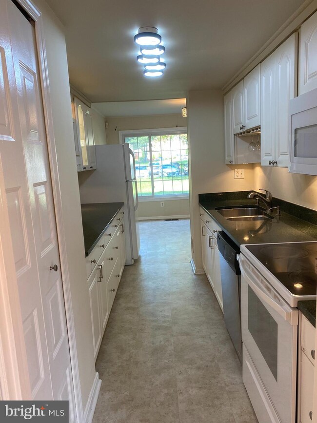 6032 Mardale Ln, Burke, VA 22015 - photo 7