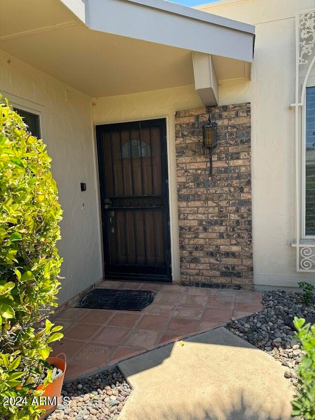 10557 W Pineaire Dr, Sun City, AZ 85351 - photo 2