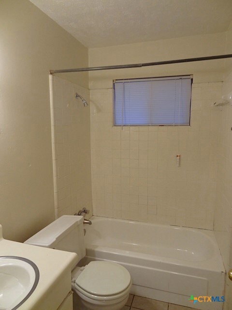 1231 N Lbj Dr unit 6, San Marcos, TX 78666 - photo 5