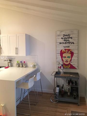 Breakfast area furnished