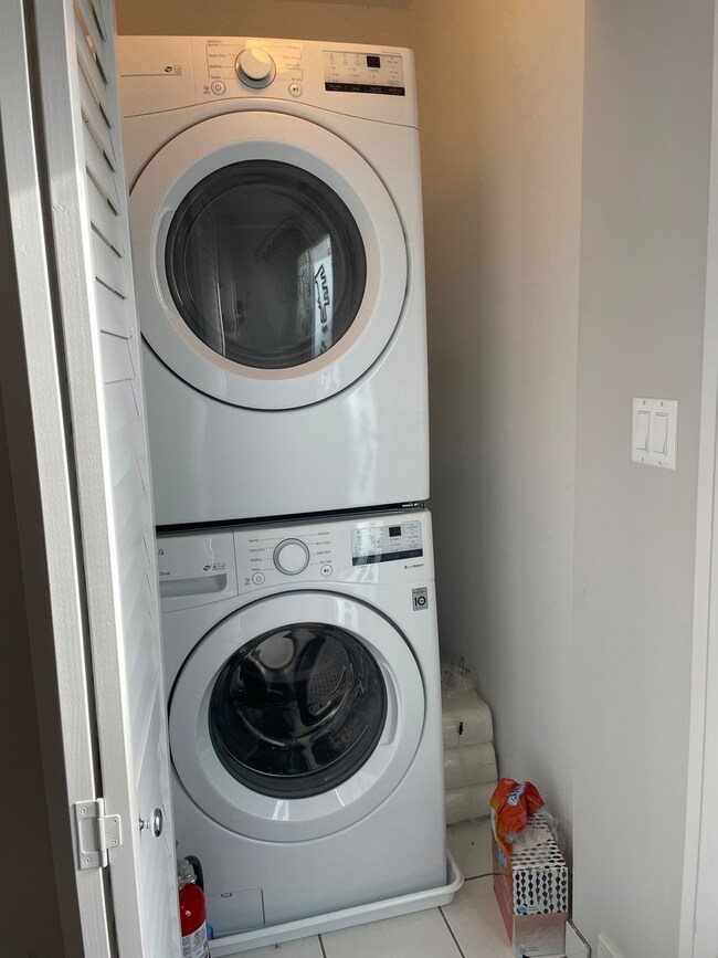 2914 N Allen Ave unit 2, Chicago, IL 60618 - photo 4