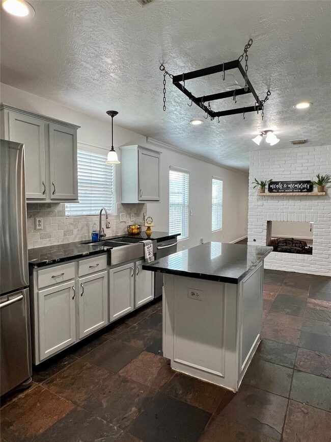 10431 Sutter Glen Ln, Houston, TX 77075 - photo 7