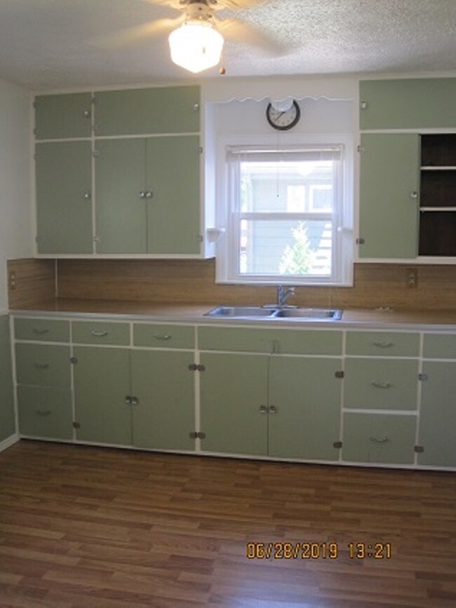 215 E Cowing Dr, Muncie, IN 47303 - photo 5