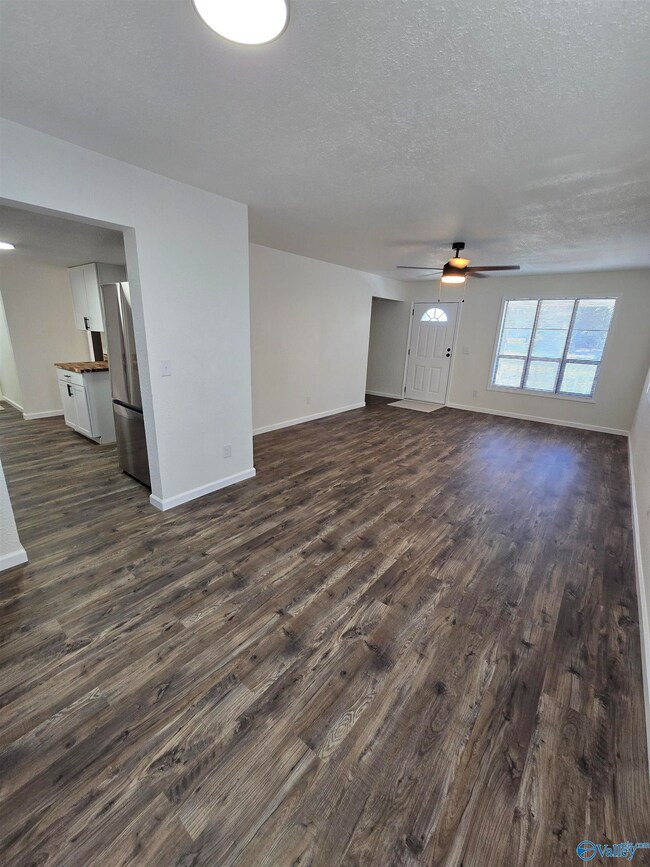 126 Bernices Private Dr, Danville, AL 35619 - photo 4