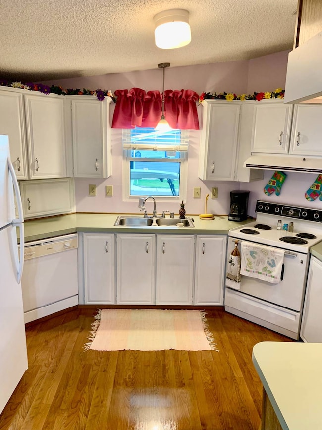 6008 Spring Lake Cir, Zephyrhills, FL 33540 - photo 7