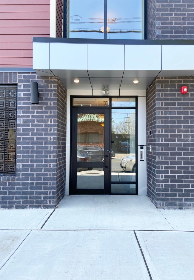195 Avenue E unit 204, Bayonne, NJ 07002 - photo 2