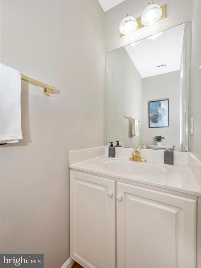 36 Cottage Field Ct, Germantown, MD 20874 - photo 3