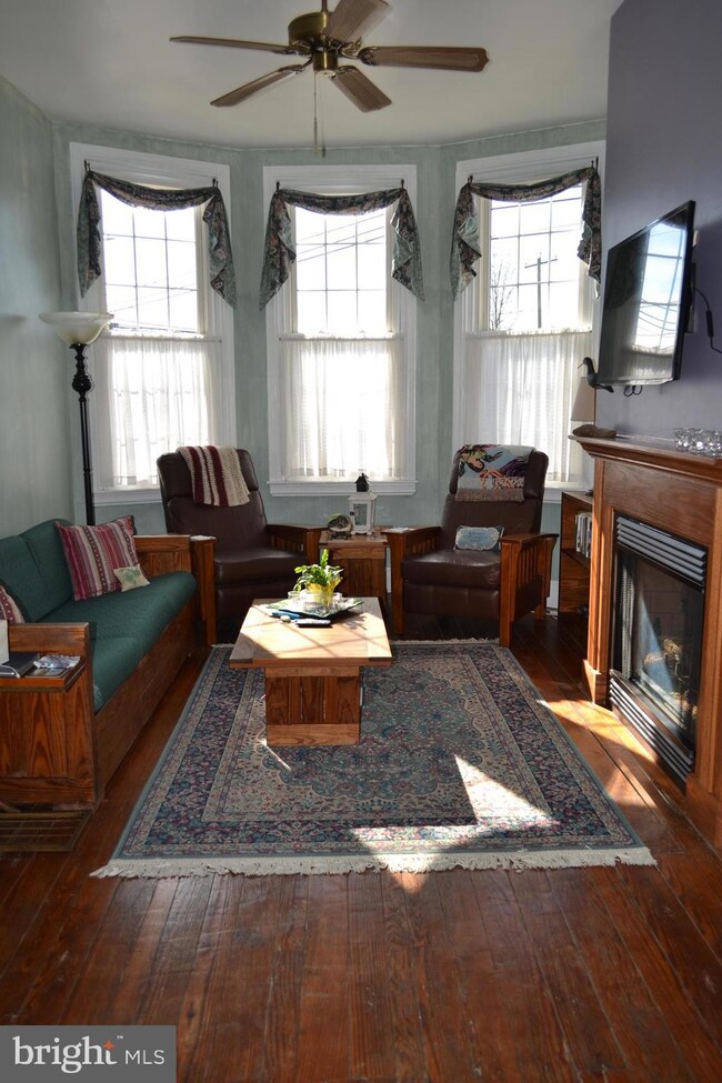 204 Rutledge Ave, Folsom, PA 19033 - photo 5