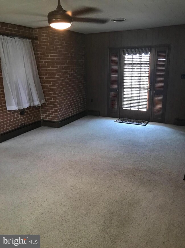 12205 Cloverly Farm Ln, Smithsburg, MD 21783 - photo 4