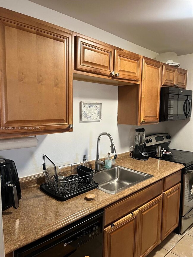 200 Lakeview Dr unit 311, Weston, FL 33326 - photo 6