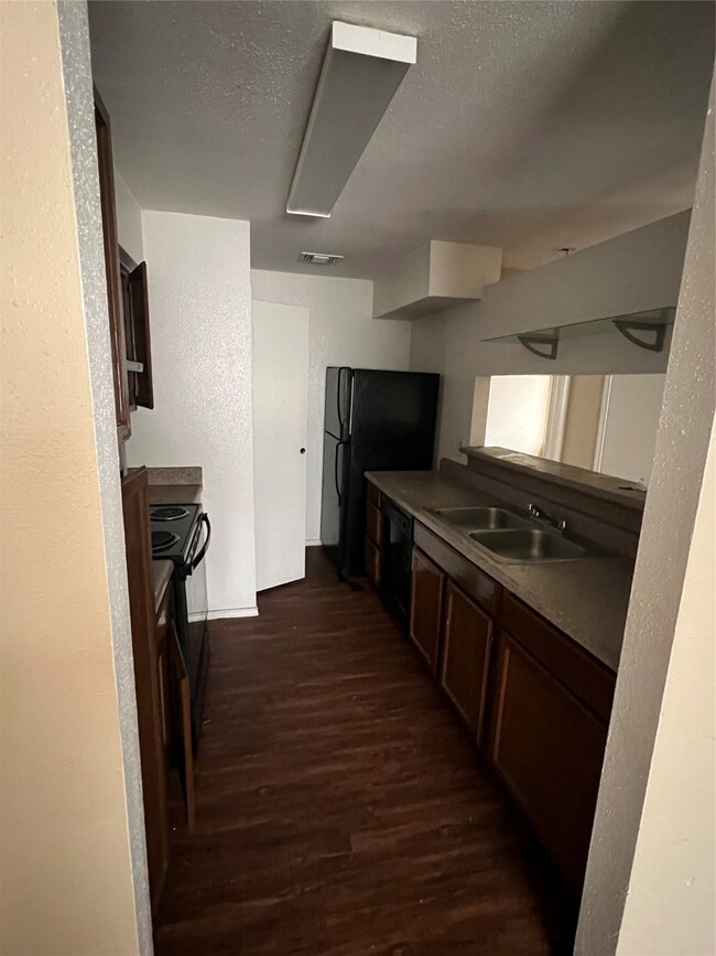 14550 Fonmeadow Dr unit 1006, Houston, TX 77035 - photo 6