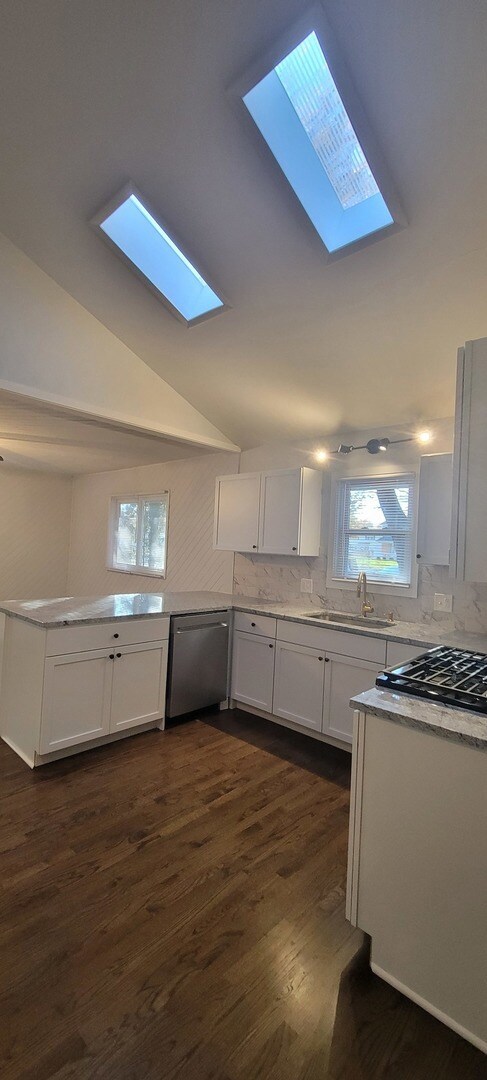 6921 Clarendon Hills Rd, Darien, IL 60561 - photo 5