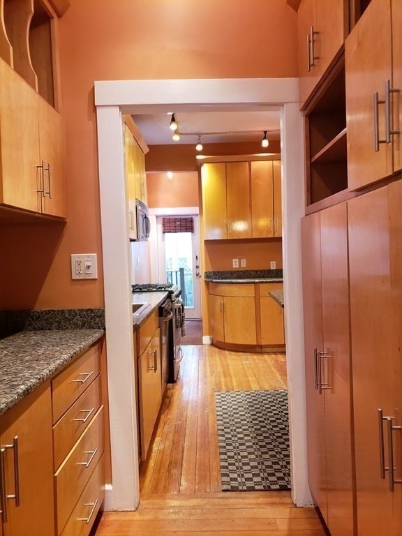 138 Davis Ave unit 1, Brookline, MA 02445 - photo 2