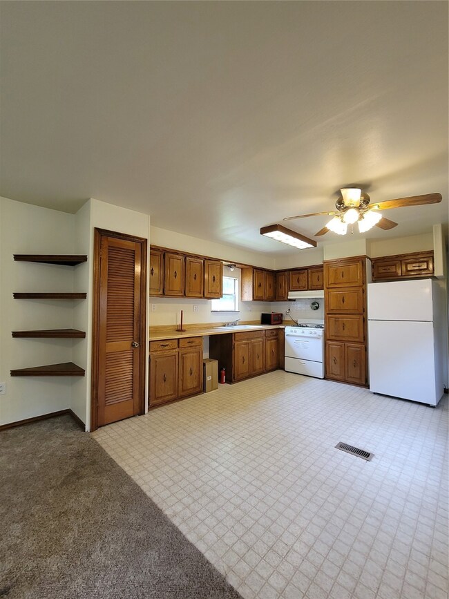 28307 Red Fox, Pinehurst, TX 77362 - photo 7