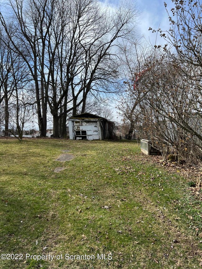 1113 Lloyd St, Scranton, PA 18508 - photo 4