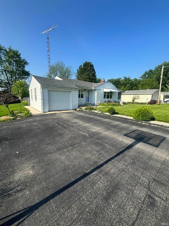 509 E Streeter Ave, Muncie, IN 47303 - photo 2