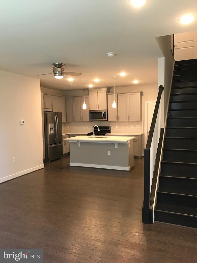 13313 Launders St, Herndon, VA 20171 - photo 7