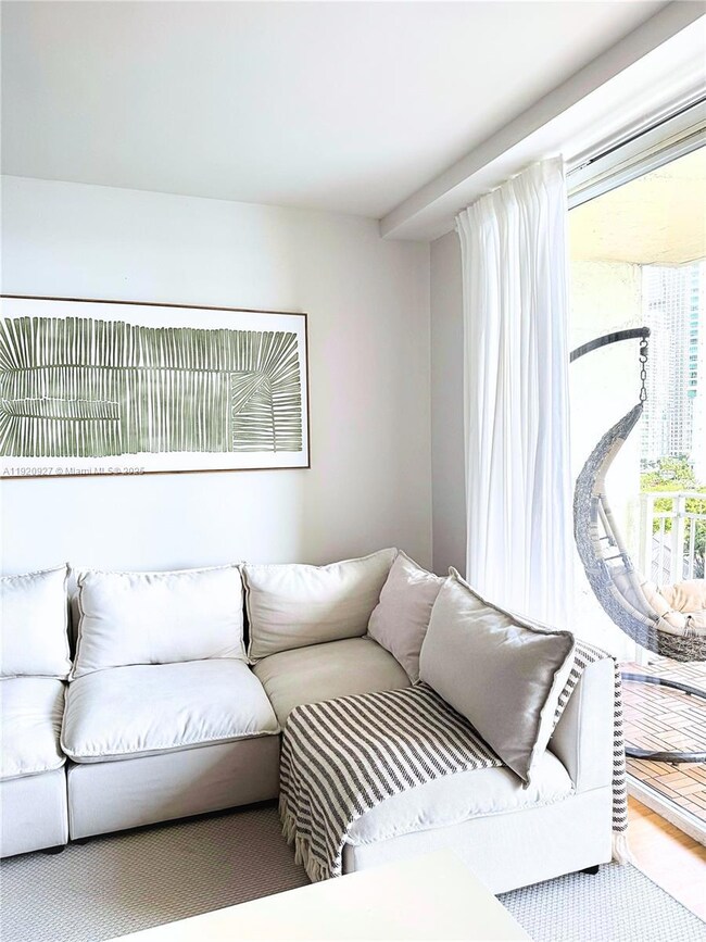 Isola Brickell Key unit 1405, Miami, FL 33131 - photo 3