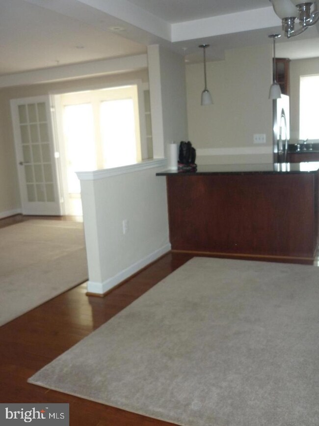 4069 S Four Mile Run Dr unit 302, Arlington, VA 22204 - photo 6