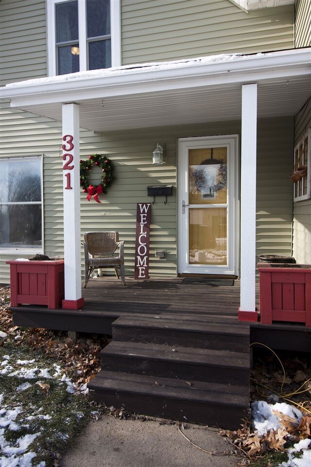 321 Walnut St, Cedar Falls, IA 50613 - photo 2