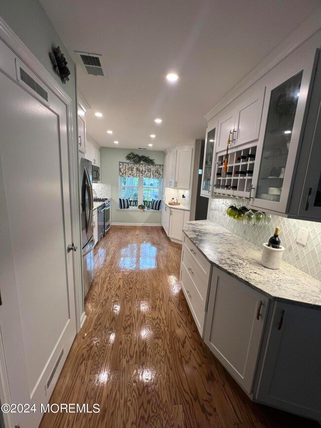 79 Horseshoe Ct, Oceanport, NJ 07757 - photo 2