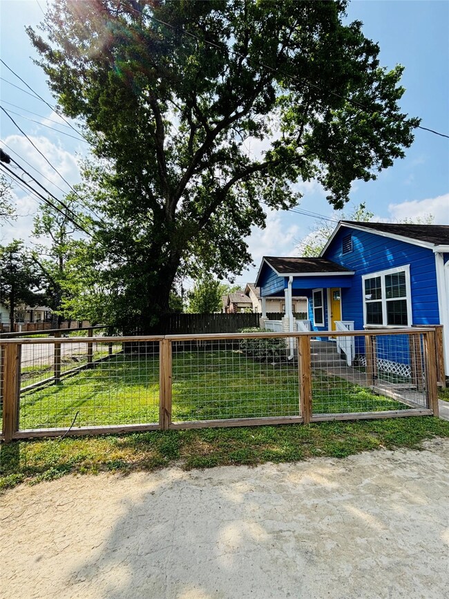 1308 Idylwild St, Houston, TX 77009 - photo 4