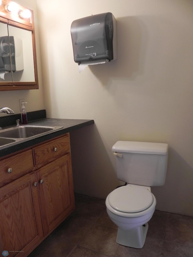 Family room 3/4 bath