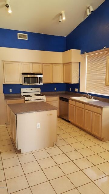 Plenty of kitchen Space & Island