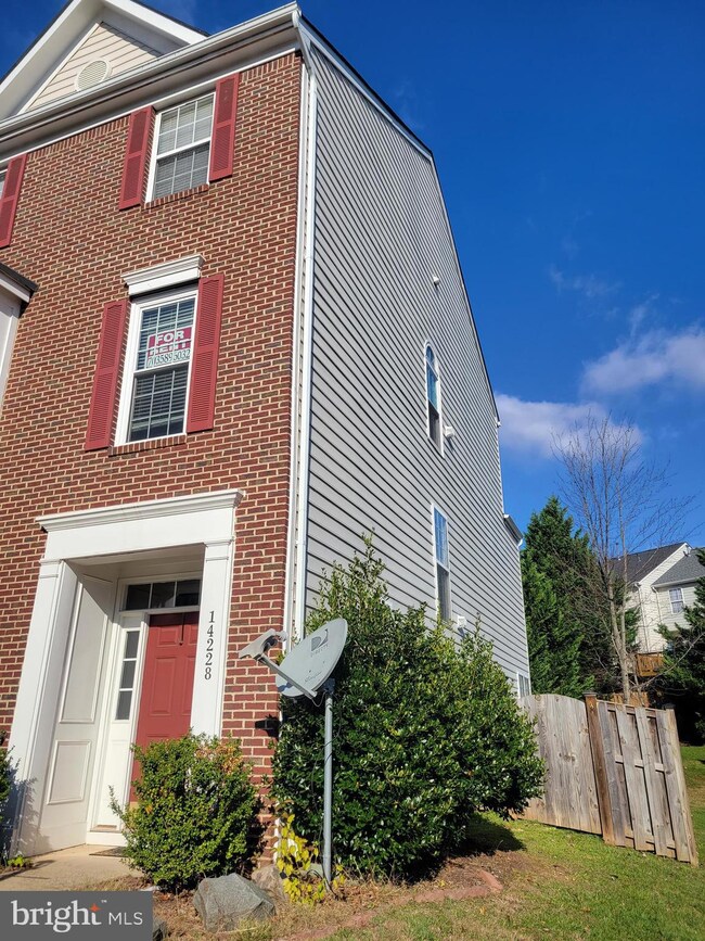 14228 Legend Glen Ct, Gainesville, VA 20155 - photo 2