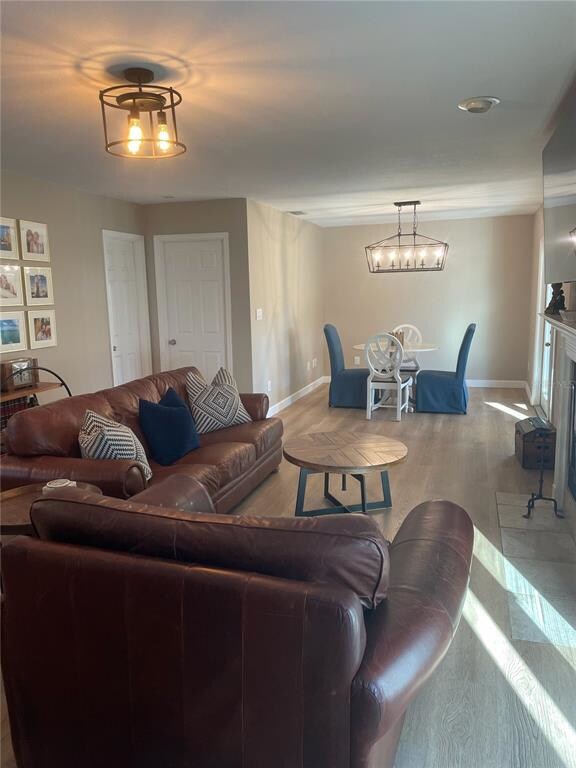 Living room/dining area