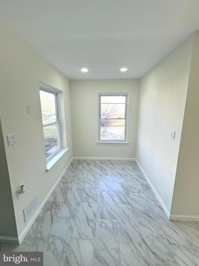 17 Spyglass Ct, East Windsor, NJ 08520 - photo 7