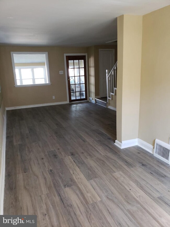 208 Marks Ave, Darby, PA 19023 - photo 3