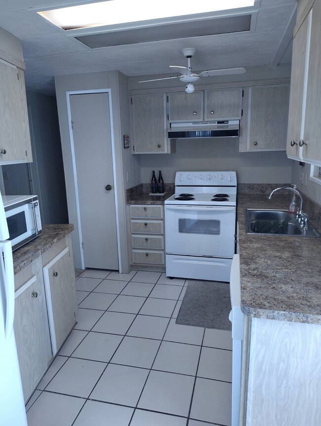 208 Spanish Lakes Dr, Nokomis, FL 34275 - photo 3