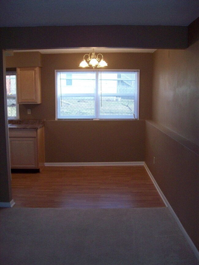 930 L St SW, Cedar Rapids, IA 52404 - photo 4