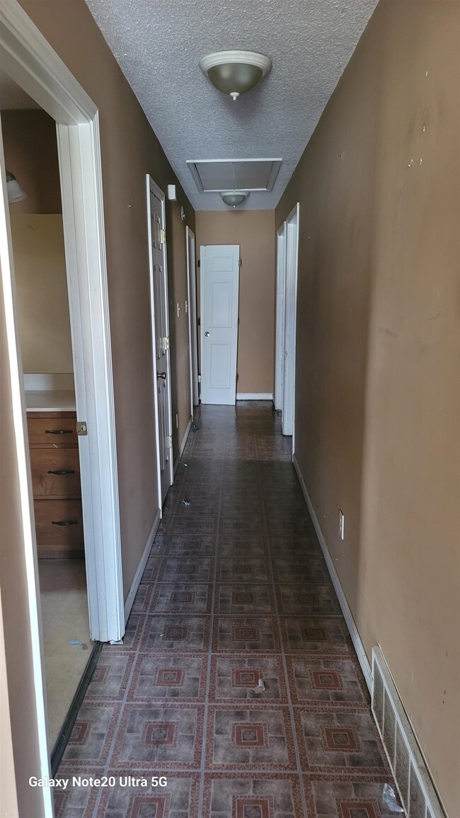 Corridor with a textured ceiling