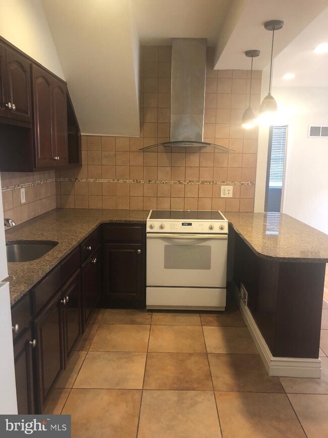 14 N Wycombe Ave unit 1, Lansdowne, PA 19050 - photo 3